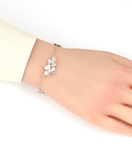 اسوارة الوردة الفضية تصميم ناعم