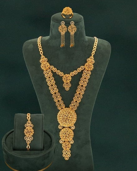 هدية نسائية انيقة طقم كرسي جابر مع ساعة من خاتون®