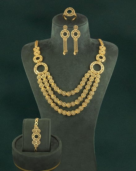 طقم الشال الملكي بلمعة وبريق الذهب