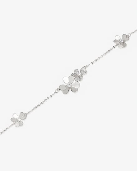 اسوارة الوردة الفضية تصميم ناعم