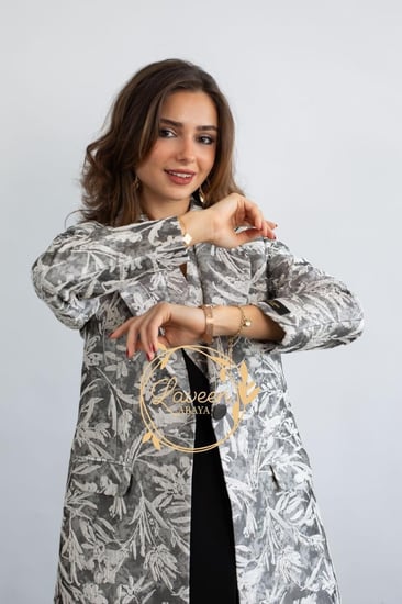 عبايات ملونه