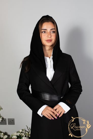 بليزر  اسود بتداخلات جلد LA57