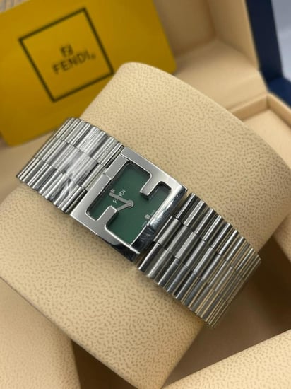 ساعة فندي نسائي