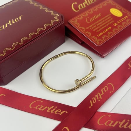 اسواره كارتير ذهبي نسائي مسمار زركون