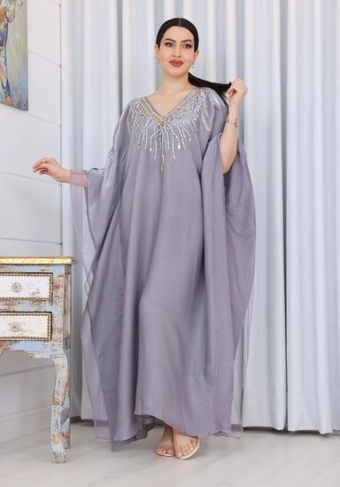 جلابية صيفية بتطريز خرز لامع على ياقة V