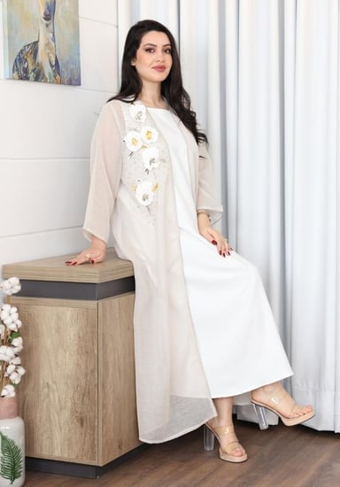 جلابية صيفي لينن بتصميم الورد مزينة بشك لامع وأكمام شيفون لون بيج