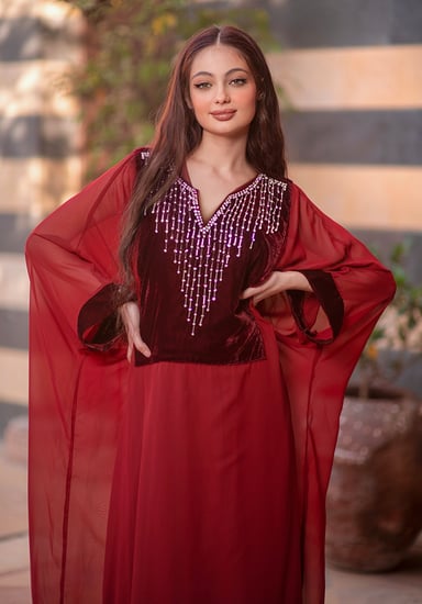 جلابية شتوي بياقة مزين بشك لامع وبتفاصيل خرز