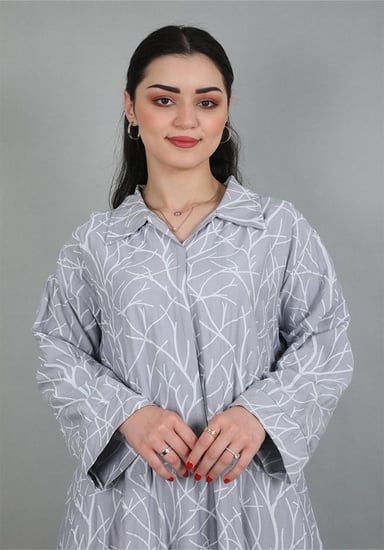 فستان صيفي مزين بطبعات عروق الشجر مع حزام للخصر