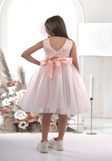 فستان سهرة مزين بورد وتفاصيل دانتيل