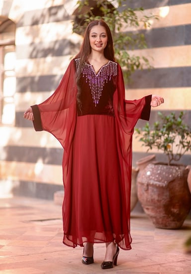 جلابية شتوي بياقة مزين بشك لامع وبتفاصيل خرز