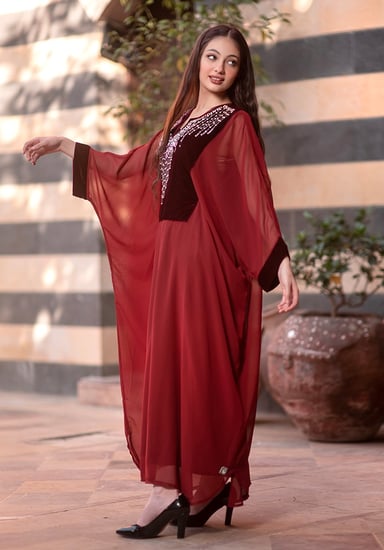 جلابية شتوي بياقة مزين بشك لامع وبتفاصيل خرز