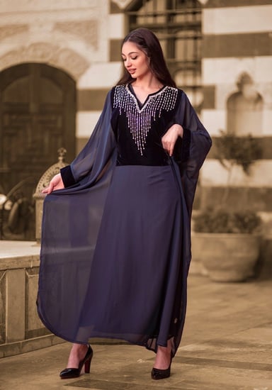 جلابية شتوي بياقة مزين بشك لامع وبتفاصيل خرز