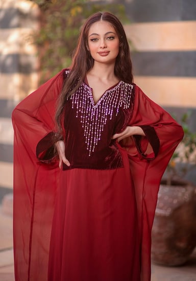 جلابية شتوي بياقة مزين بشك لامع وبتفاصيل خرز