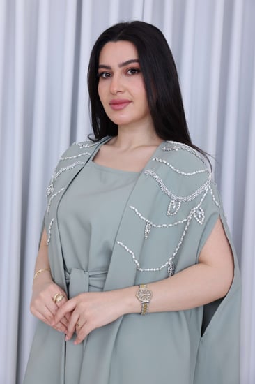 فستان جورسيه سادة قطعتين للمناسبات مزين بشك يدوي فضي على الصدر والأكتاف والظهر  لون تيفاني