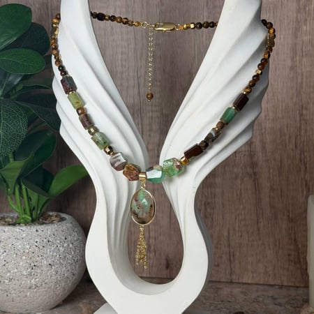 قلادة أحجار طبيعية من عين النمر والكريسوبراسي