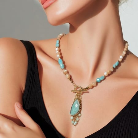 قلادة الصدف والأمازونيت – صفاء، توازن، وطاقة هادئة