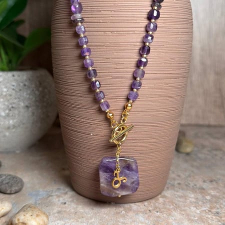 قلادة أماثيست مع برج مخصص طاقة روحانية