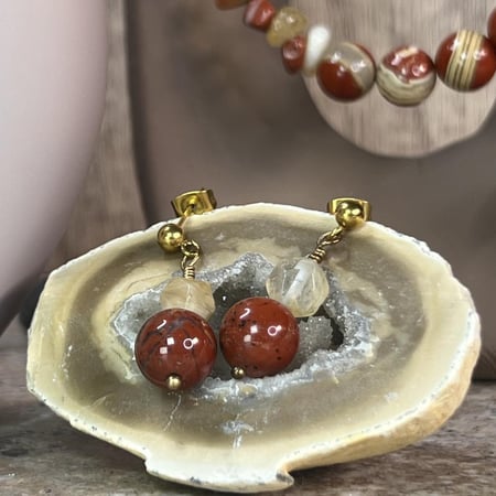 حلق أحجار طبيعية من حجر الجاسبر والسترين