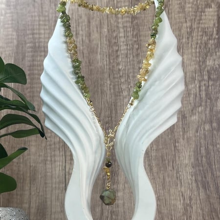 قلادة فخمة من الزبرجد والسترين الطبيعي تعبر عن النور الداخليإكسسوارات