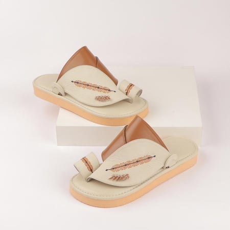 نعال شرقي مطرّز رجالي فاخر كلاسيك