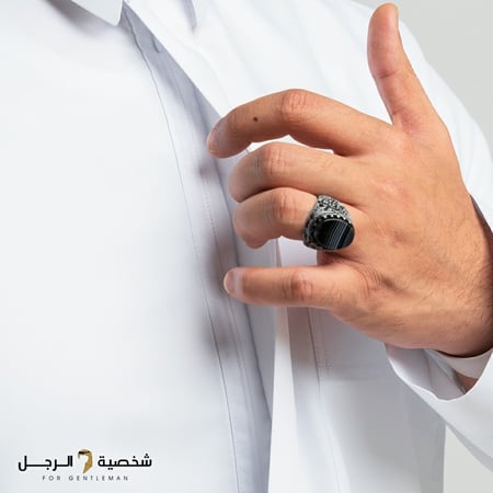 عرض ثوبين سعودي – سحاب مخفي وياقة قلاب (أبيض + سكري)