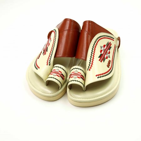 نعال شرقي مطرز