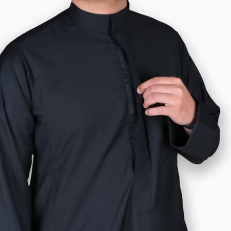 ثوب رجالي شتوي أسود سحاب (سادة)