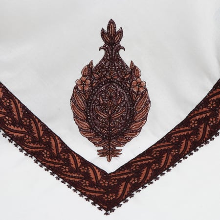 شال صوف ابيض ملون