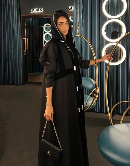 عباية شتوية كريب مع مخمل كوري