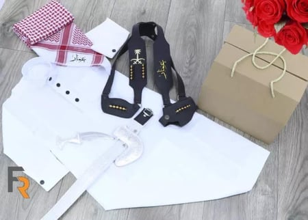 طقم ملابس ولادي للعيد من ثياب ولادي غتره ولادي حزام جنبيه مجند بالاسم ولادي