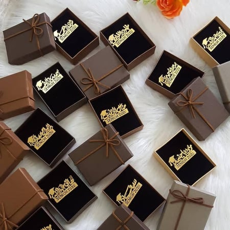 بروشات تخرج بالاسم تصميم بروش تخرج اسماء تفصيل بروشات تخرج توزيعات محل