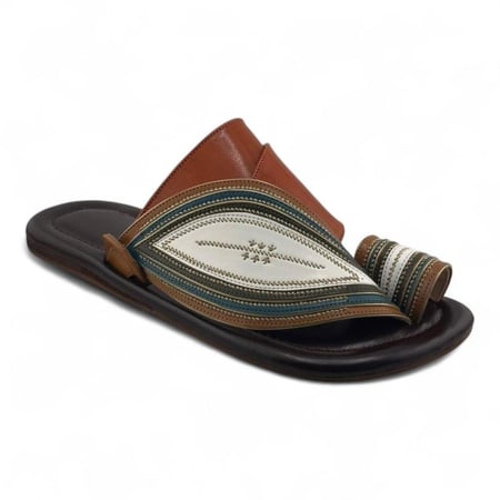 الفانوس : هذا شرقي واطي مطرّز