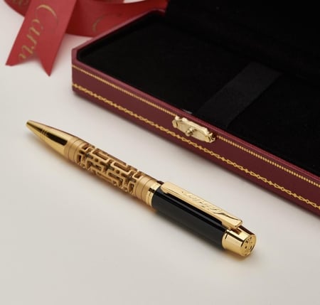 قلم ماركة كارتير لون ذهبي