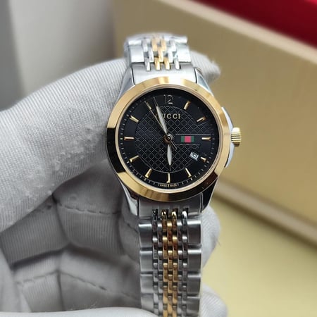 ساعة قوتشي نسائي فضي ذهبي