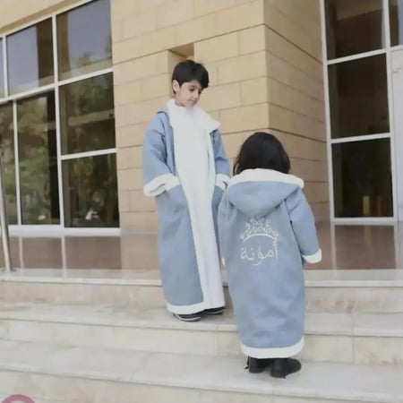 فروة أطفال بالاسم حسب الطلب أزرق
