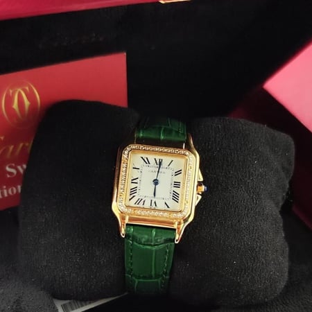 ساعة نسائية كارتير جلد