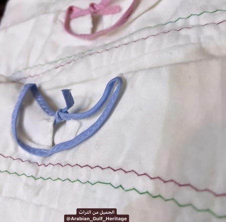 ملابس مواليد الزمن الماضي، قديمة مخزنة تخزين ممتاز لم تستخدم، مصنوعة من القطن الخالص. (ملاحظة: السعر للحبة)