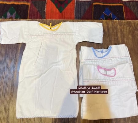 ملابس مواليد الزمن الماضي، قديمة مخزنة تخزين ممتاز لم تستخدم، مصنوعة من القطن الخالص. (ملاحظة: السعر للحبة)