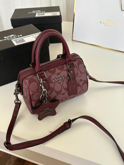 حقيبة كوتش عنابي