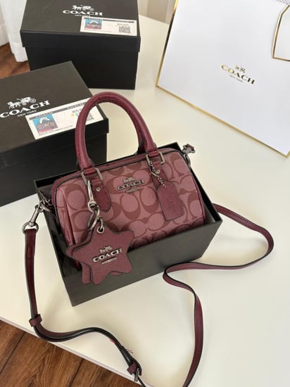 حقيبة كوتش عنابي