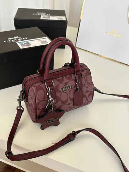 حقيبة كوتش عنابي