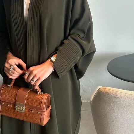 عباية منيفة