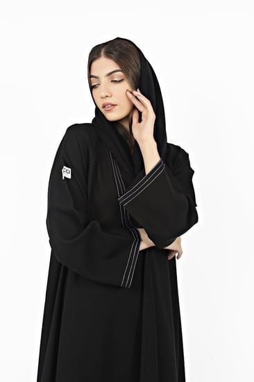 عباية كريب اندونيسي لون أسود تطريز ابيض