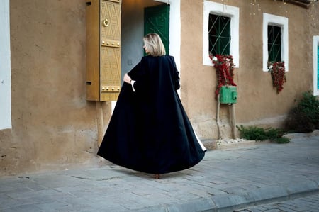 بليزر أنيق ببطانة ملونة