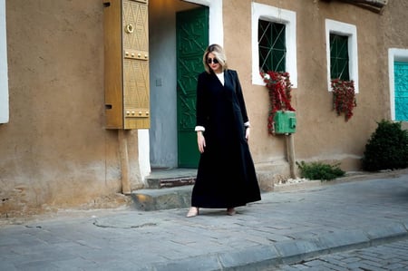 بليزر أنيق ببطانة ملونة