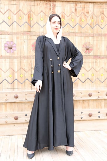 عباية جاكيت حرير مزينة بازارير لون أسود