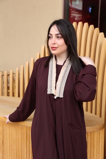 عباية كريب مزينة بكلفة يدوي لون عودي