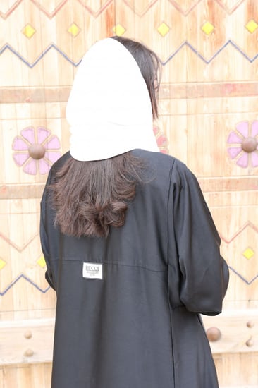 عباية جاكيت حرير مزينة بازارير لون أسود