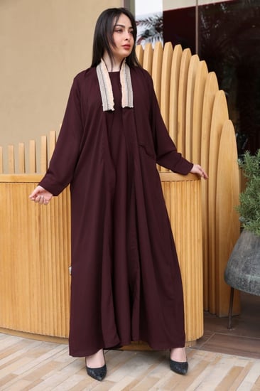 عباية كريب مزينة بكلفة يدوي لون عودي