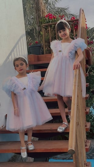 فستان الفراشه من التل المنفوش مزين بالترتر والريش